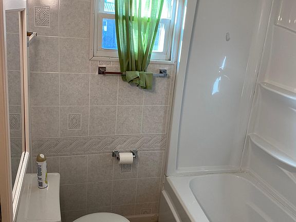 4th image of 386 Crawford Ave #A