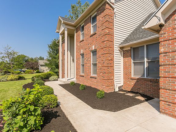 3rd image of 29 Alden Glen Dr