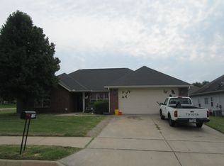 1409 Ezekiel Ct, Siloam Springs, AR 72761