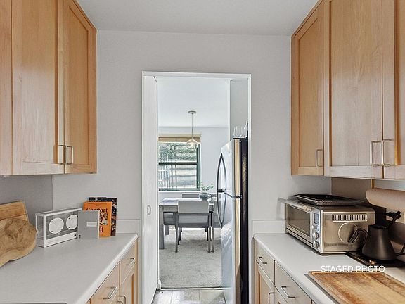 5th image of 125 Barrow St APT 4B