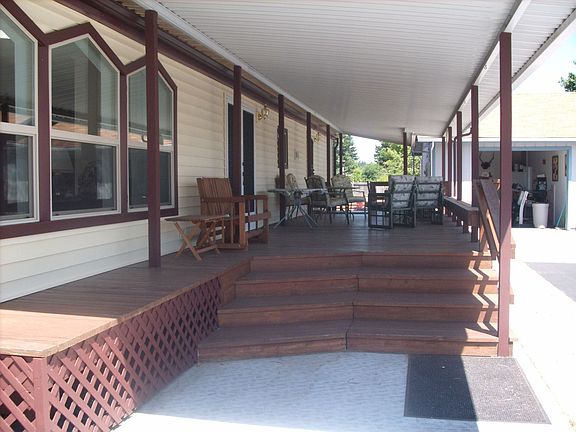 Large back deck w/ metal awning