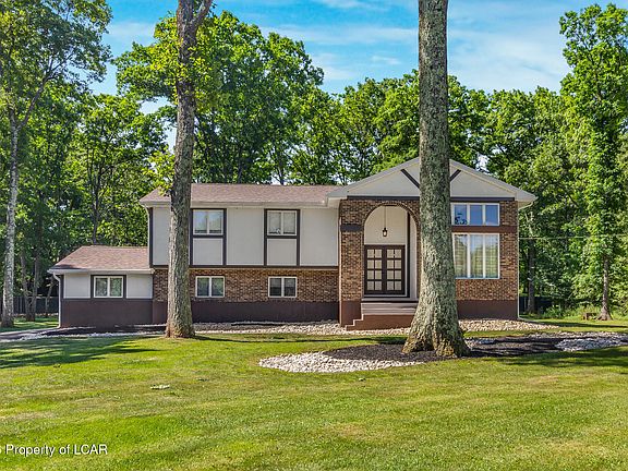 3rd image of 30 Laurel Ln