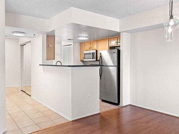 5th image of 1001 N Vermont St APT 211