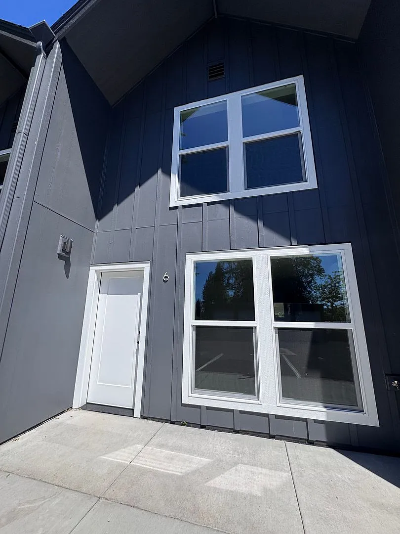 1st Months Rent Free! New Construction, Beautiful, Townhomes! 2 & 3 Bedrm Units Available — Photo 3