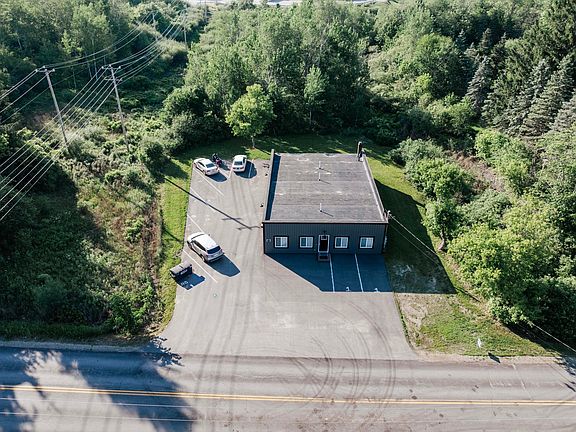 5th image of 372 Old County Road