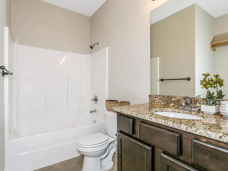 6429 S Vassar Ave — Photo 14