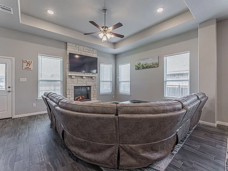 810 Earp Dr — Photo 15