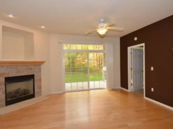 9235 S 54th St #901, Franklin, WI 53132