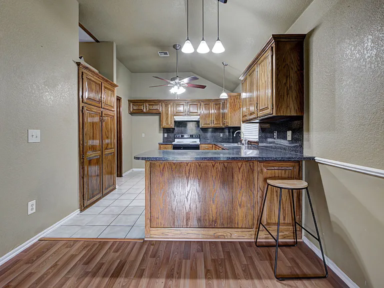 2912 Edinburg Dr — Photo 14