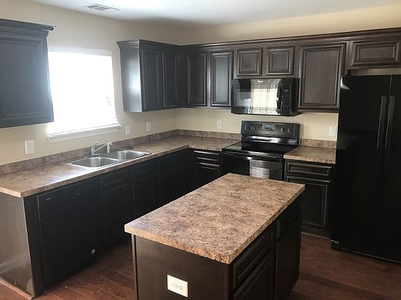 3rd image of 34 Braxton Manor Dr