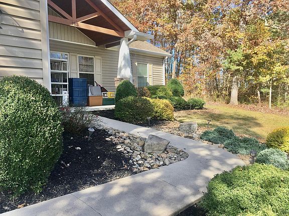3rd image of 183 Canterbury Dr