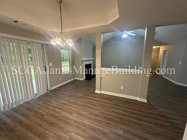 154 Willow Springs Ln — Photo 4
