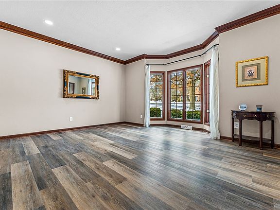 4th image of 6002 W Grove Cir