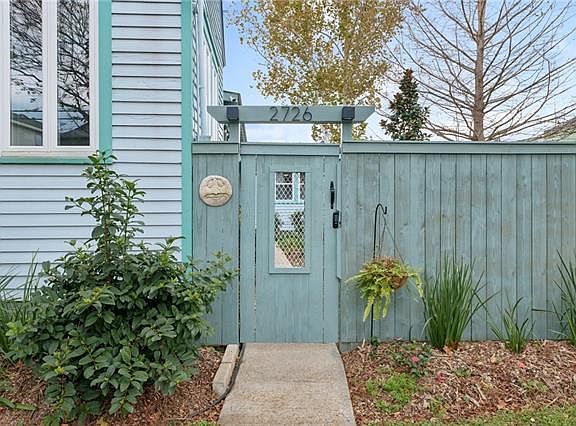 2nd image of 2726 Marais St