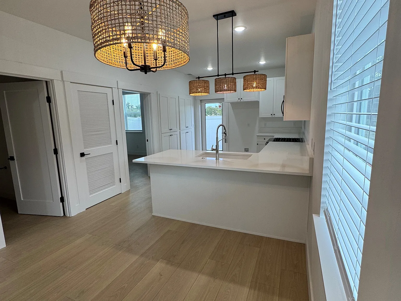 3 bed, 2.5 bath, 1323 sqft, $2,195 — Photo 3
