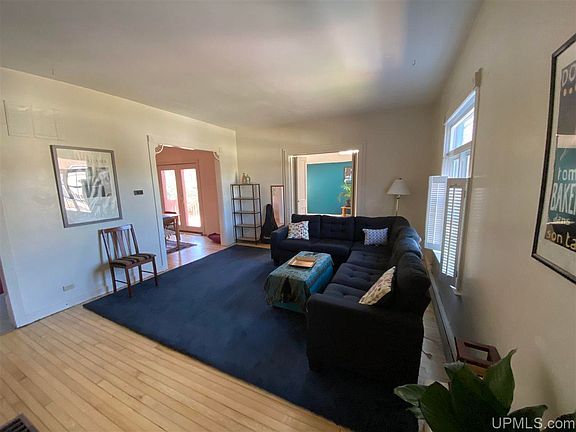 2nd image of 709 W Edwards Ave