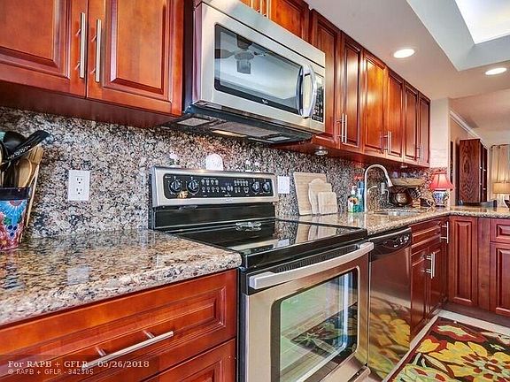 3rd image of 2731 NE 14th St #502
