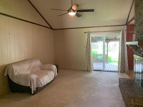 2nd image of 2511 Spruce Dr