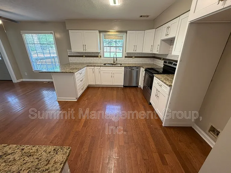 1611 Ellington Rd SE — Photo 20