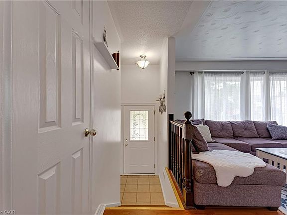 4th image of 49 Carnaby Cres