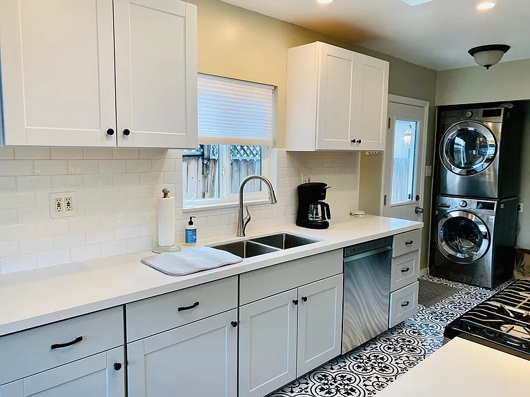 4919 S Centinela Ave — Photo 2