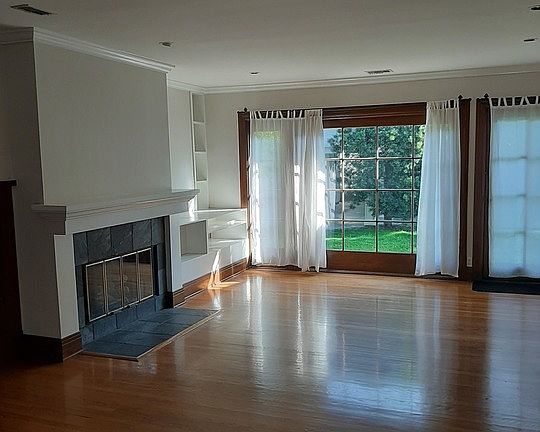 4th image of 1164 S Longwood Ave