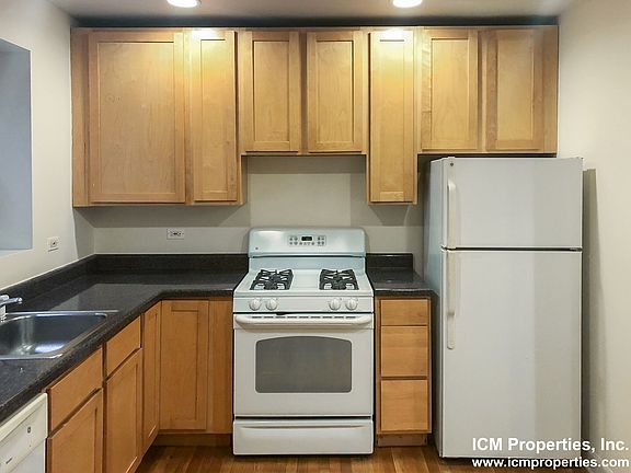 2nd image of 3926G N Pine Grove Ave #G