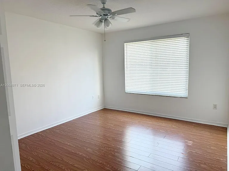401 Villa Cir #401 — Photo 7