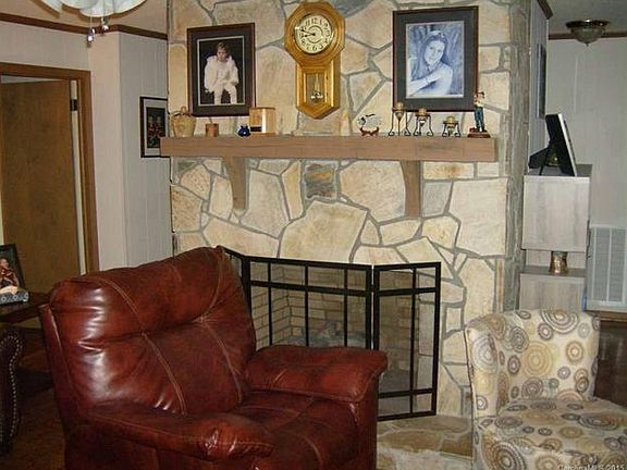 2nd image of 210 Deerfield Cres