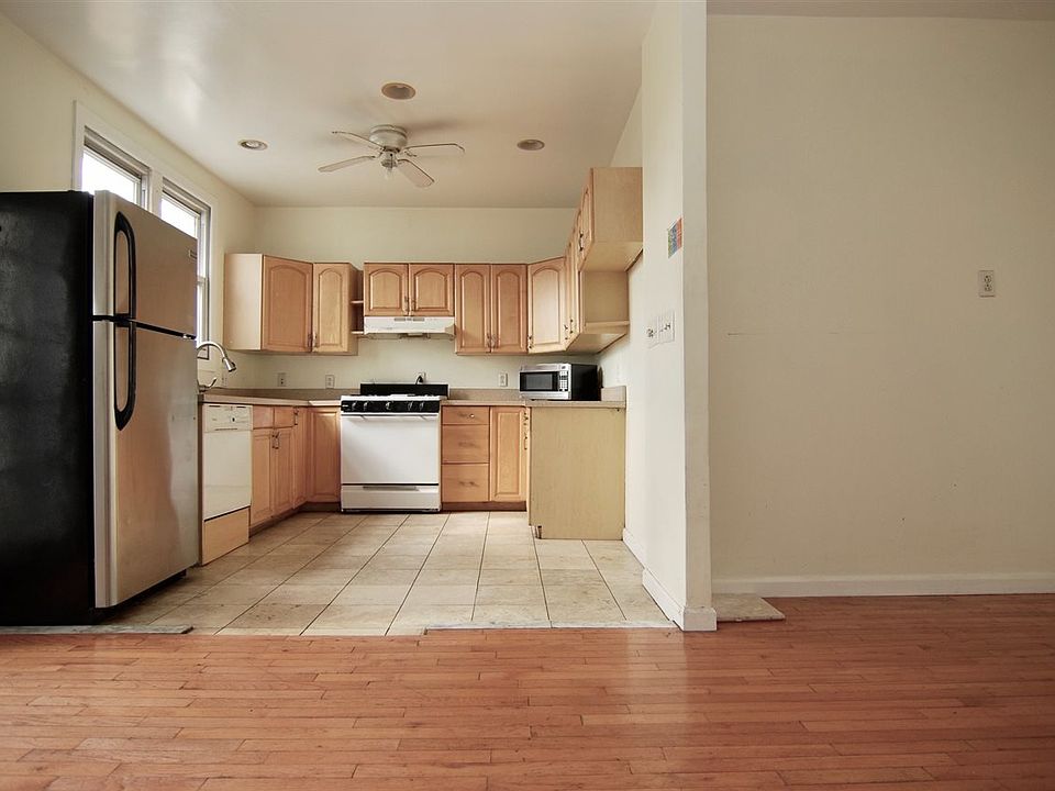 1st image of 3154 Kennedy Blvd #1