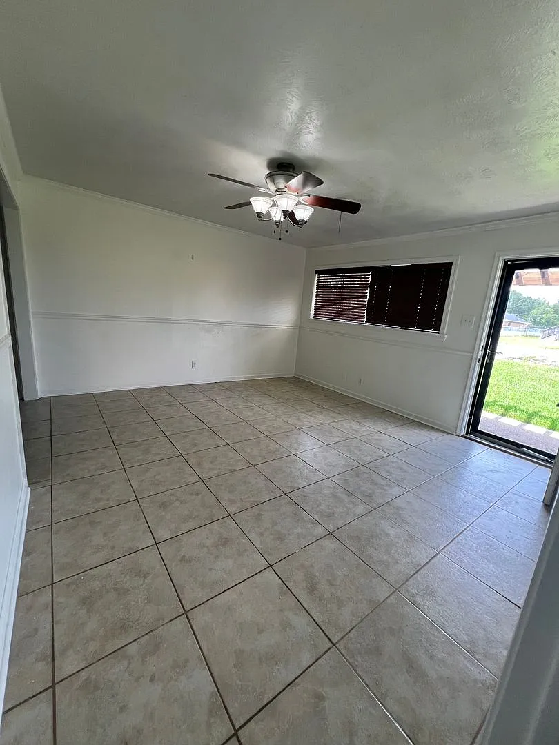 Renovated 3 Bed 1 Bath House in Sulphur — Photo 4
