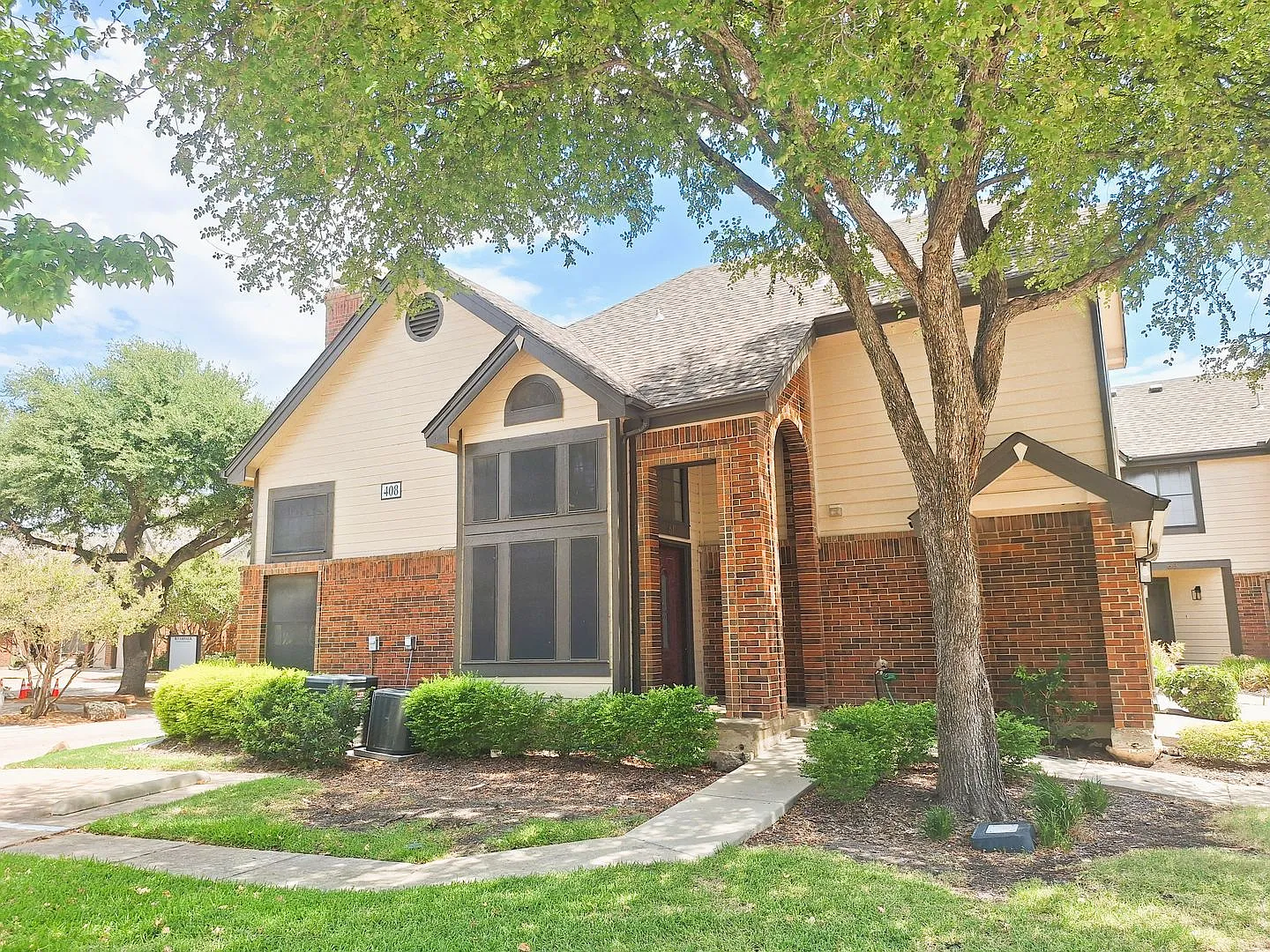 Charming 2-Bedroom Condo in Desirable Riverwalk Community — Photo 1