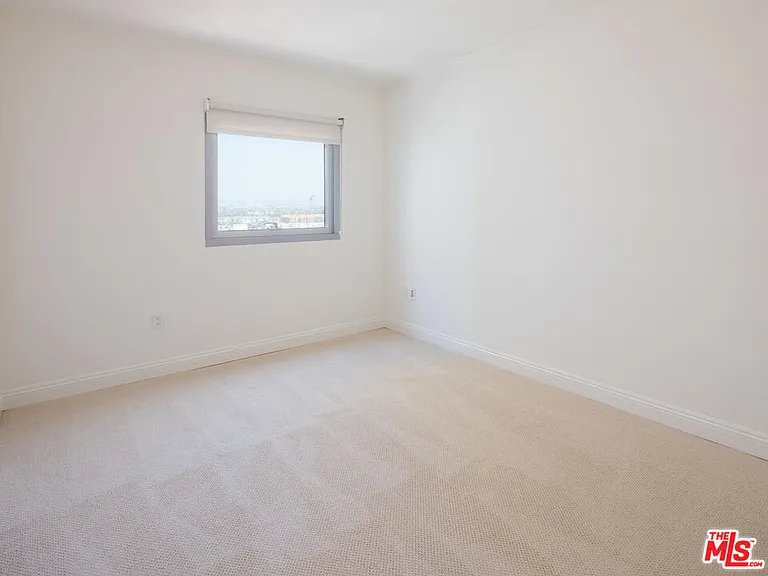 13650 Marina Pointe Dr #905 — Photo 13