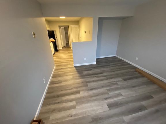 4th image of 2358 McCausland Ave #4