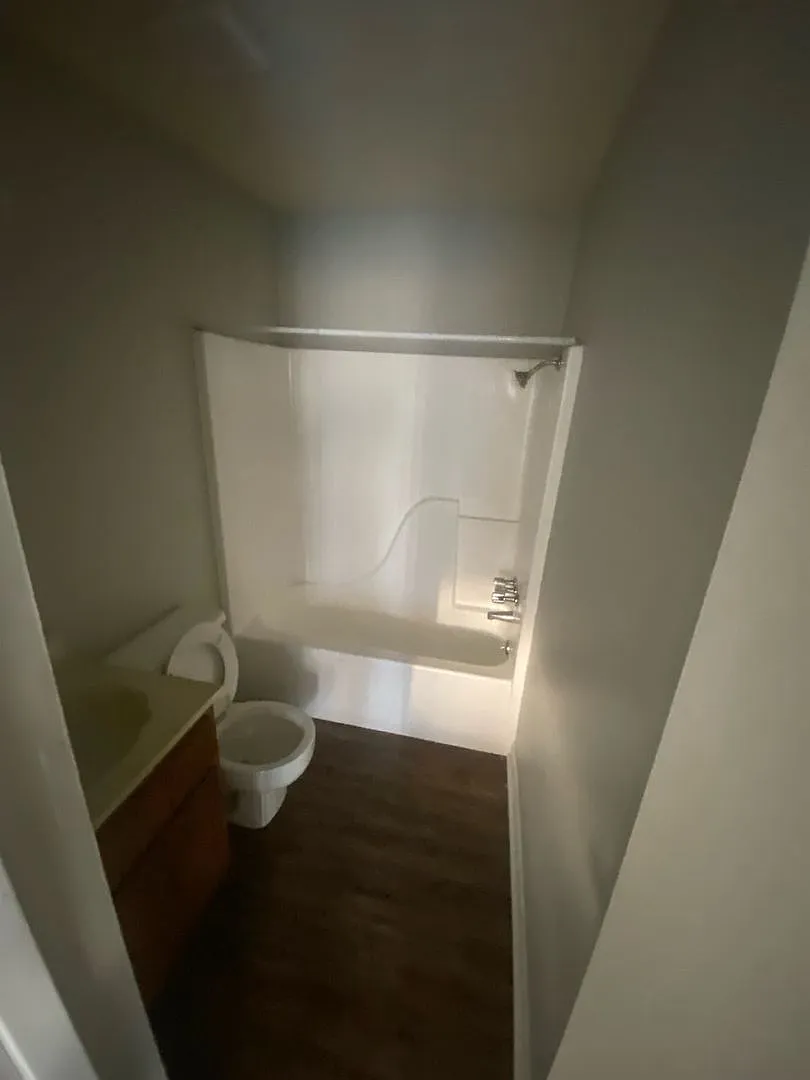 Feemster Lake Apartments — Photo 4