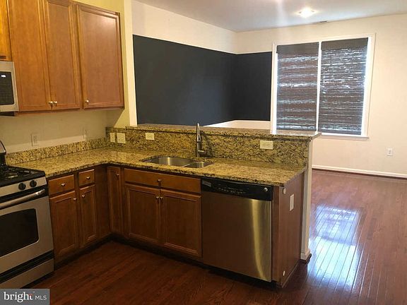 4th image of 4421 Riverview Ln #45