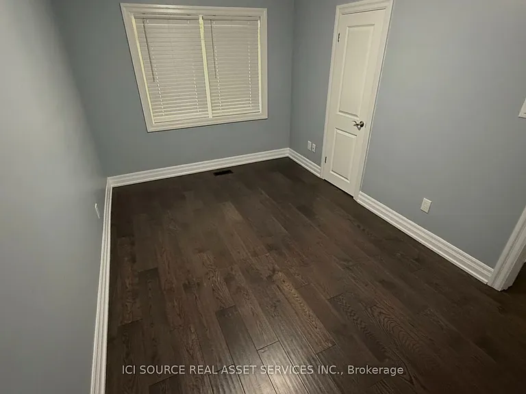 17 Hubert Ave #MAIN FL — Photo 8