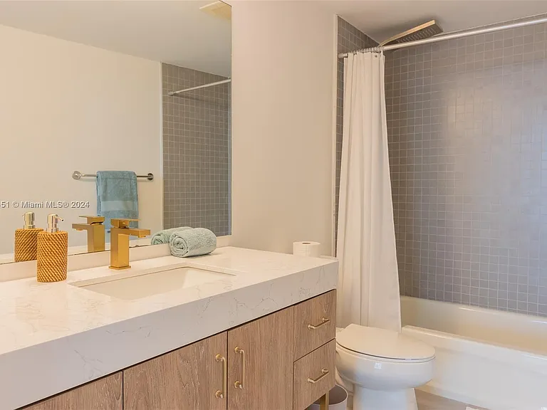 1750 N Bayshore Dr #3201 — Photo 21