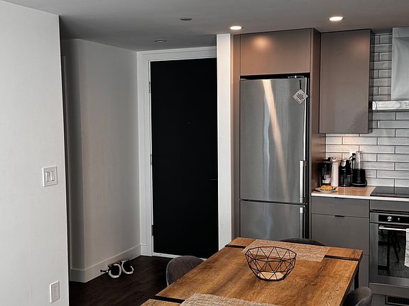 4th image of 1471 Saint Paul St #803