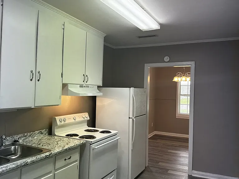 705 Virginia Dr — Photo 4