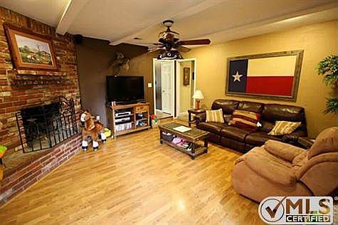 3rd image of 2320 Shady Grove Dr