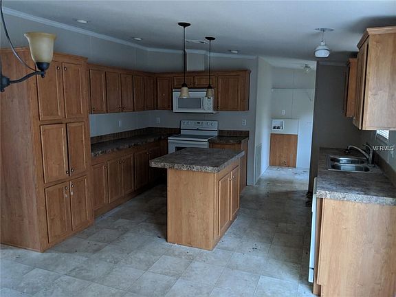 4th image of 30500 Eastport Dr