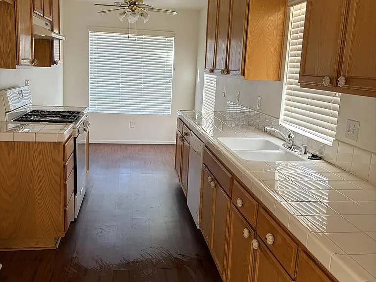 11561 Park Ln — Photo 4