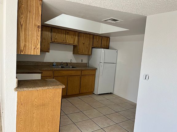 4th image of 5648 Meikle Ln
