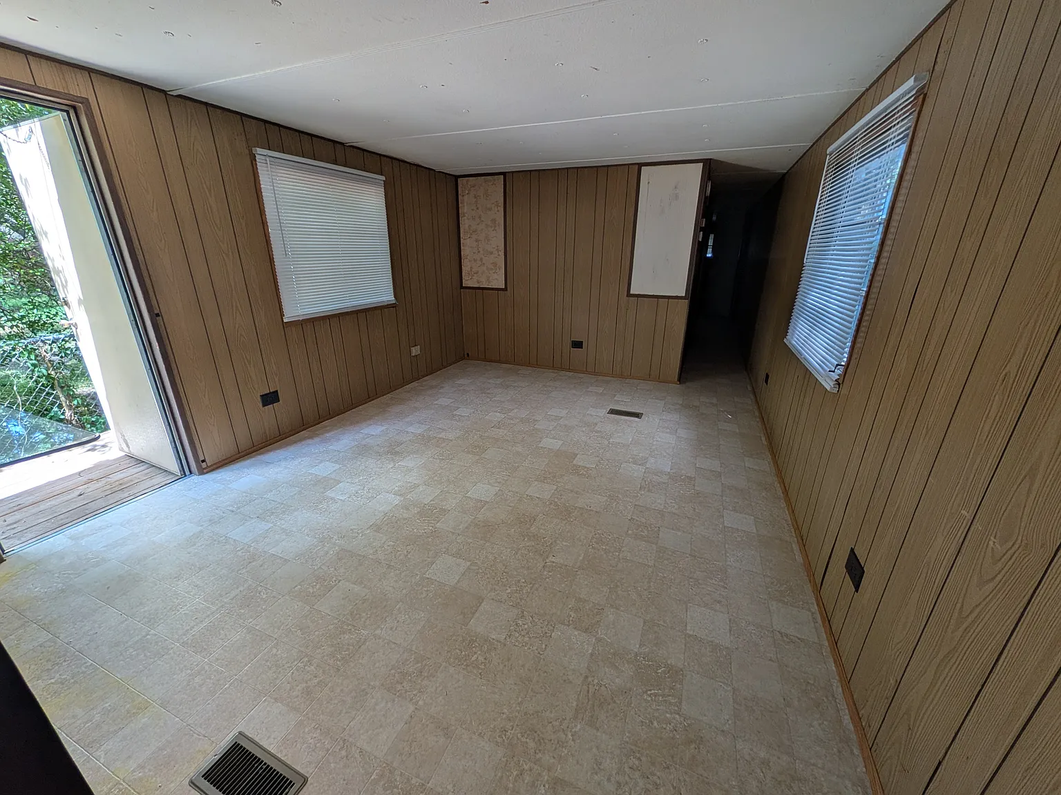 2 bed, 672 sqft, $950 — Photo 2