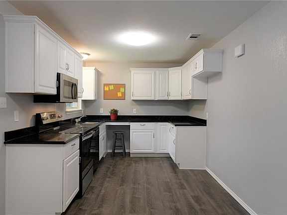 5th image of 1602 Hill Ln