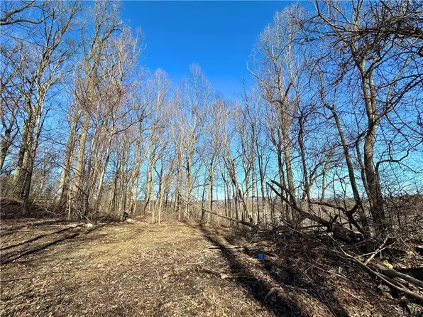 3640 Drifting Dr, Hellertown, PA 18055