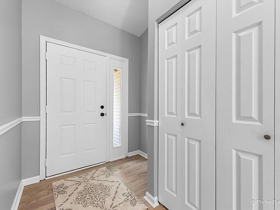 4th image of 1122 Stratford Ct