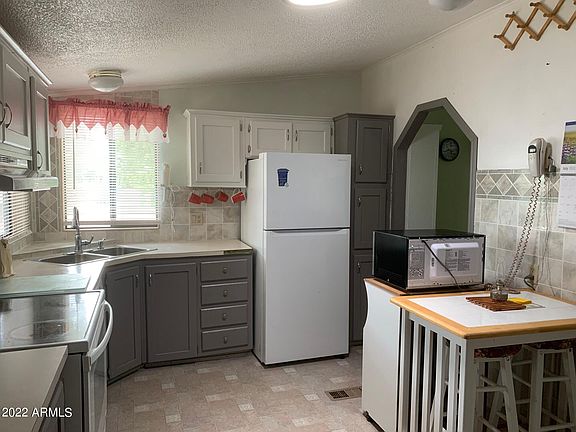 2nd image of 3727 N Michigan Ave