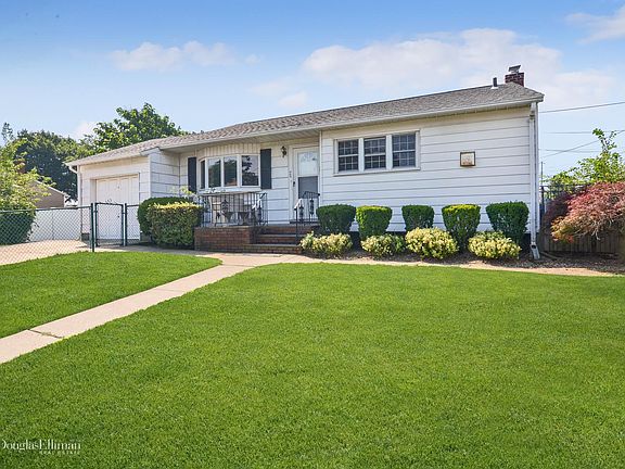4th image of 76 Lambert Ave